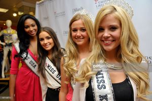 nana-meriwether-olivia-culpo-gracie-sappand-allie-leggett-attends-the-picture-id167106714.jpg