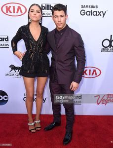 olivia-culpo-and-nick-jonas-arrives-at-the-2015-billboard-music-at-picture-id474016884.jpg