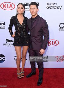 olivia-culpo-and-nick-jonas-arrives-at-the-2015-billboard-music-at-picture-id474016894.jpg