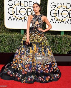 olivia-culpo-arrives-at-the-74th-annual-golden-globe-awards-at-the-picture-id631424292.jpg