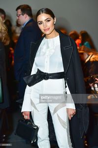 olivia-culpo-at-the-john-paul-ataker-show-featuring-freida-rothman-picture-id635358600.jpg