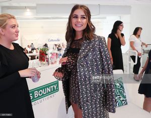 olivia-culpo-attends-day-two-of-beauty-bar-presented-by-cottonelle-on-picture-id601170804.jpg