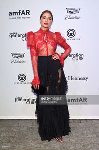 olivia-culpo-attends-the-amfar-generationcure-solstice-2017-at-mr-on-picture-id698829420.jpg