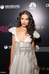 olivia-culpo-attends-the-red-carpet-at-miss-universe-pageant-2013-on-picture-id187500680.jpg