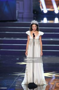 olivia-culpo-walks-the-stage-during-the-miss-universe-pageant-2013-picture-id187508496.jpg