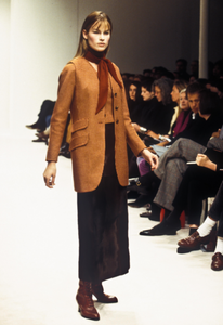 prada-fw-1993-2.thumb.png.a987f060d834b159329b0b3f61a90e28.png