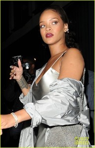 rihanna-stuns-in-silver-at-valerian-after-party-02.jpg