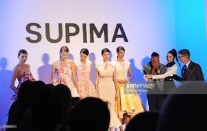 supima-design-competition-winner-jeffrey-taylor-olivia-culpo-and-vp-picture-id600964214.jpg