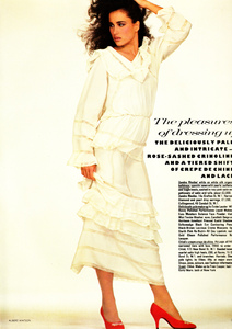 uk_vogue_dec_1982_17.thumb.jpg.e3902384f5a248cfe54f97d27f4ce191.jpg