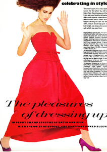 uk_vogue_dec_1982_2.thumb.jpg.84b1452044cb5040a3c018bd1ec107f9.jpg