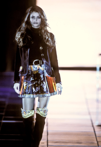 versace-fw-1991-5.thumb.png.9dcfe7c3d2910bcadc3ddcc3da48a37e.png