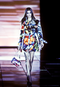 versace-ss-1991-13.thumb.png.097fbe217fb403ce03142a8874ba3ffc.png