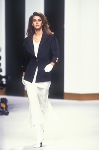 0_karl-lagerfeld-ss-1992-1_html.thumb.JPEG.8beb5e6052aa73f03cb454cb05f7b966.JPEG