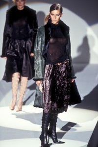 13_gucci-fw-1999-14_html.thumb.JPEG.97970e0c5f9959014fb620f1432b1300.JPEG