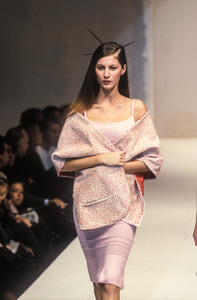 2_blumarine-ss-1999-3_html.thumb.JPEG.3b49df9150310ee7cc3e526560d7008b.JPEG