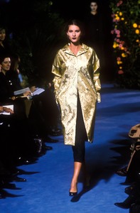 3_dolce-gabbana-fw-1998-4_html.thumb.JPEG.0fba2e75802c372192af04e39488947b.JPEG