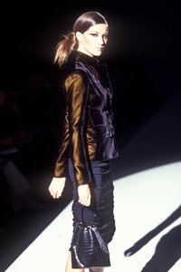 3_gucci-fw-1999-4_html.thumb.JPEG.665d2ffd98a350ead59c61b5b82140fd.JPEG