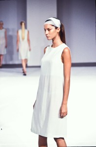 3_hussein-chalayan-ss-1999-4_html.thumb.JPEG.fecbf3f9d81550262298cd3de196557b.JPEG