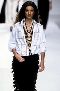 3_valentino-ss-1999-4_html.thumb.JPEG.f3dc8fef748d9defb17154b5de276f1f.JPEG