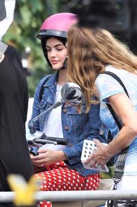 48919501_lucy-hale-09.jpg