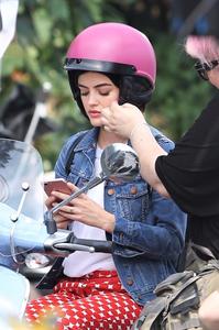 48919503_lucy-hale-10.jpg