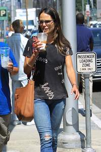 49813961_jordana-brewster-001.jpg