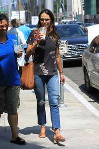49814010_jordana-brewster-007.jpg
