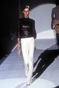 4_gucci-fw-1999-5_html.thumb.JPEG.6ee6219eba9b25feeb9b3785f7471669.JPEG
