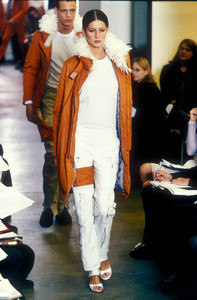 4_helmut-lang-fw-1999-1_html.thumb.JPEG.3a6b589d51dce736fc856103e05d9e50.JPEG