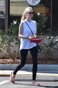 50280578_amanda-seyfried-25.jpg