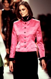 599bd564d3a6d_BillBlassFallWinter19961997NewYorkFashionWeek1.thumb.jpg.057660533b40e4d5a64a834a69095b08.jpg