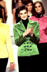 599bd566b780b_BillBlassFallWinter19961997NewYorkFashionWeek.thumb.jpg.0b2a9666ac9d23783f0a2e88011b9576.jpg