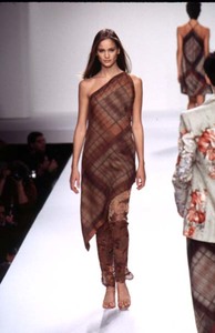 599c515d46f79_BillBlassSpringSummer1997NewYorkFashionWeek2.thumb.jpg.c0159fadbc679171467300d791a5917d.jpg