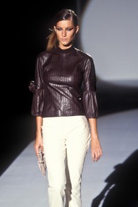 5_gucci-fw-1999-6_html.thumb.JPEG.df236c9b75f9741a1e07ca0095f34ce7.JPEG