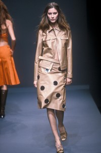 5_prada-ss-1999-6_html.thumb.JPEG.52f6fc4a04b8dc46bd4d3dfc78e5a3a4.JPEG