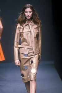 6_prada-ss-1999-7_html.thumb.JPEG.03b4c16360f236dc941f107264a470de.JPEG