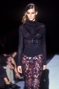 7_gucci-fw-1999-8_html.thumb.JPEG.28ab9823e07e3bd49d073be85909c130.JPEG
