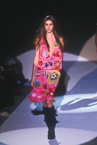 7_gucci-ss-1999-8_html.thumb.JPEG.3abb003031f0b5e39378439480c1d6e1.JPEG
