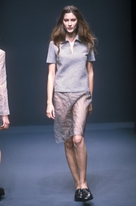 8_prada-ss-1999-9_html.thumb.JPEG.118c94e06e79ac50fe2ea0fe7a2bf370.JPEG