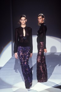 9_gucci-fw-1999-10_html.thumb.JPEG.5aaf10369e19b8041c3a459a9f216ef8.JPEG