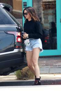 Ashley-Tisdale-in-Shorts--13.jpg