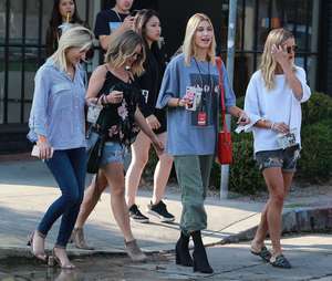 Hailey-Baldwin--Goes-to-Erewhon-Market--29.jpg