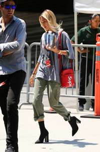 Hailey-Baldwin--Goes-to-Erewhon-Market--31.jpg