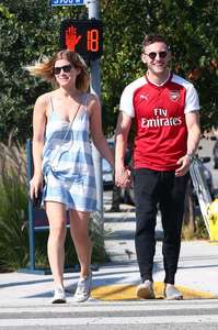 Kate-Mara-and-Jamie-Bell-out-in-Los-Angeles--05.jpg