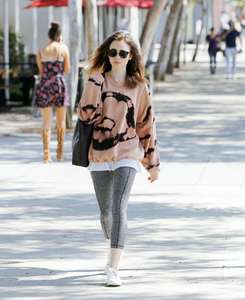 Lily-Collins-in-Tights-after-the-workout--07.jpg
