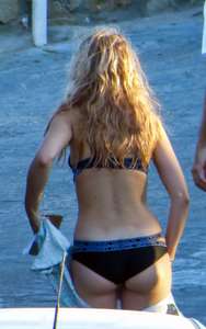Lottie-Moss-in-Bikini-2017--19.jpg