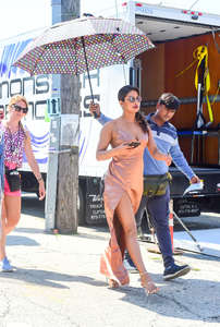 Priyanka-Chopra-on-the-set-of-Isnt-It-Romantic--02.jpg