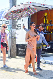 Priyanka-Chopra-on-the-set-of-Isnt-It-Romantic--03.jpg