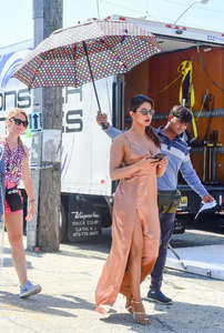 Priyanka-Chopra-on-the-set-of-Isnt-It-Romantic--04.jpg