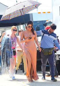 Priyanka-Chopra-on-the-set-of-Isnt-It-Romantic--11.jpg